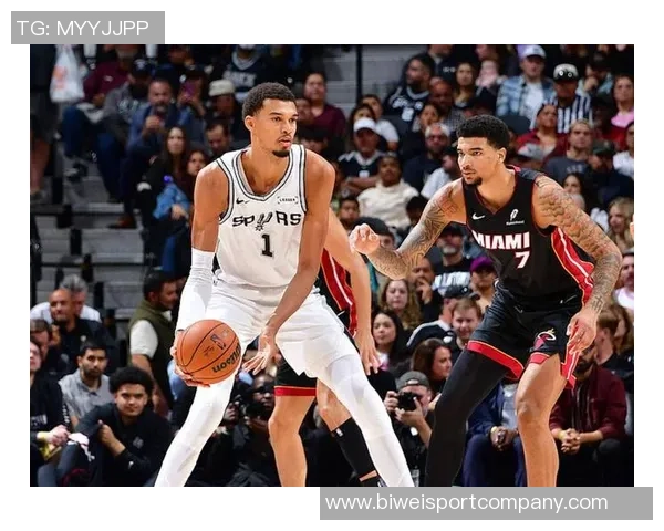 阿德巴约称赞小米切尔为防守引擎强调球队团结一致共同奋战