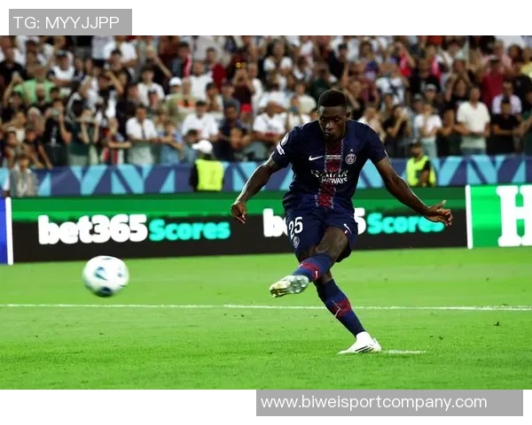 努诺门德斯伤愈复出巴黎官方发布训练照片展现积极状态